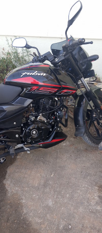 Black Bajaj Pulsar 150 Twin Disc