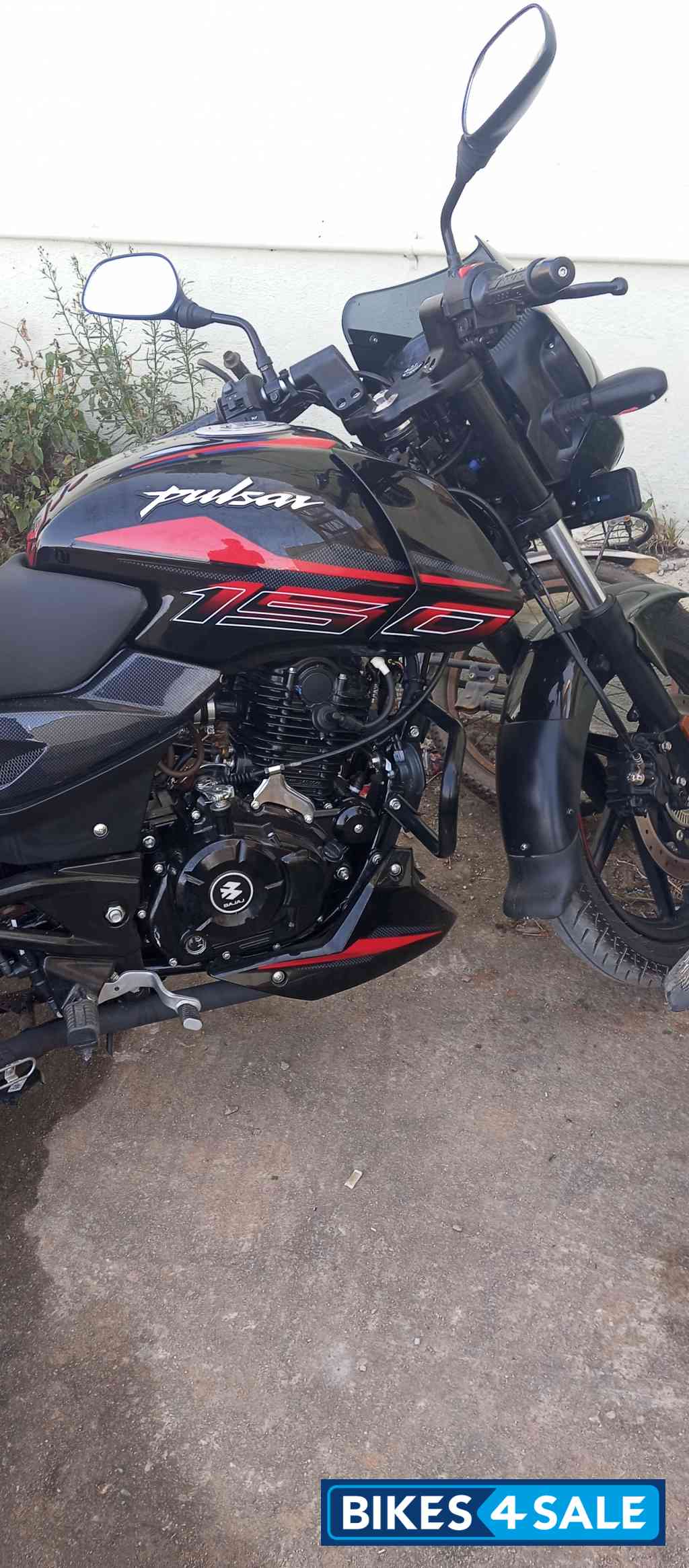 Black Bajaj Pulsar 150 Twin Disc