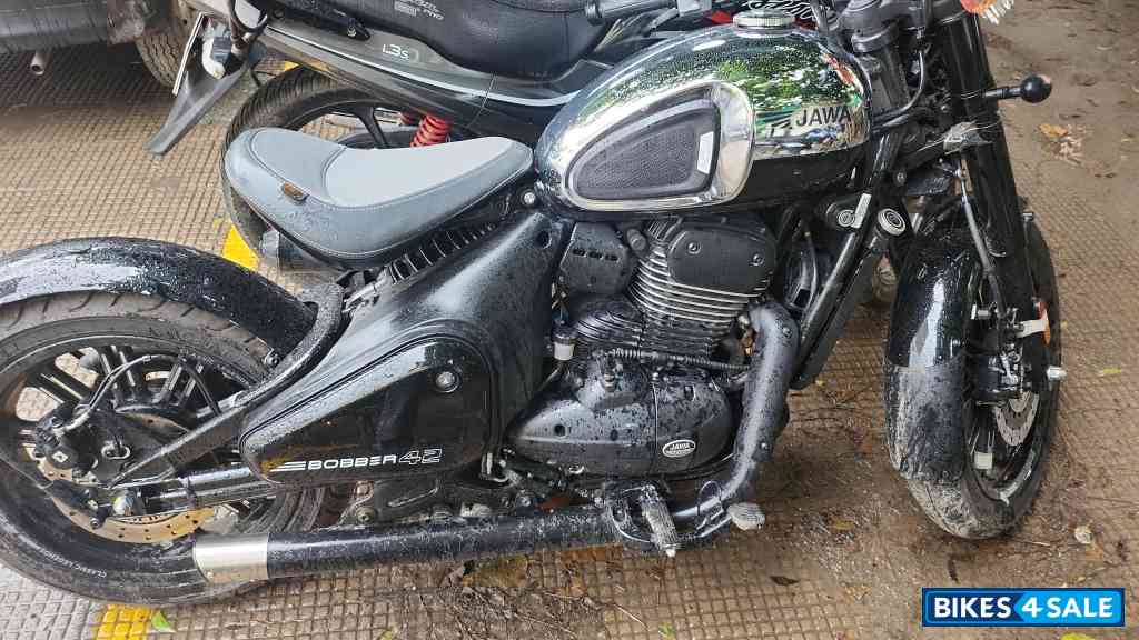 Jawa 42 Bobber Black Mirror