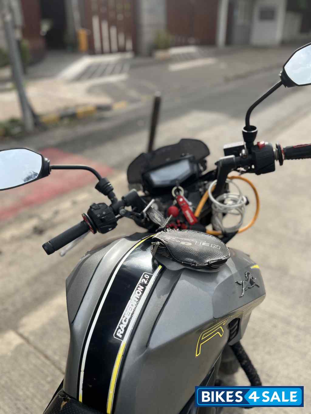 TVS Apache RTR 200 4V