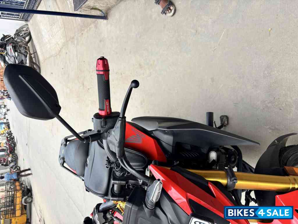 Honda CB300F Deluxe Pro