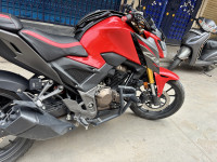 Honda CB300F Deluxe Pro