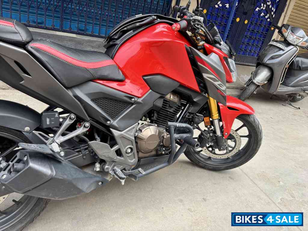 Honda CB300F Deluxe Pro