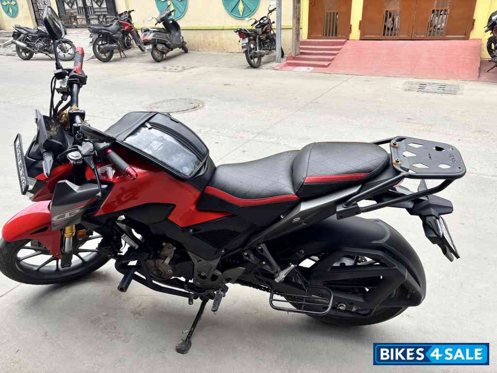 Honda CB300F Deluxe Pro