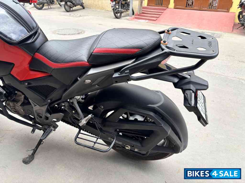 Honda CB300F Deluxe Pro