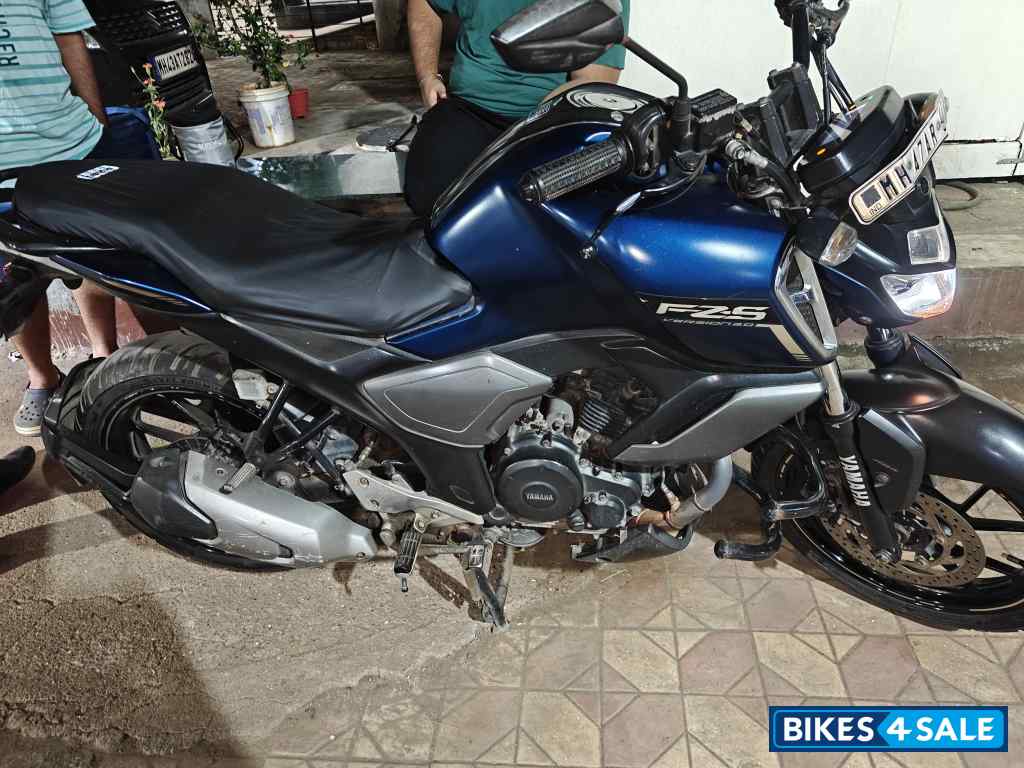 Blue Yamaha FZ-S FI V3