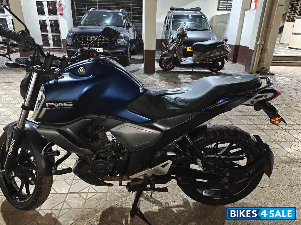 Blue Yamaha FZ-S FI V3