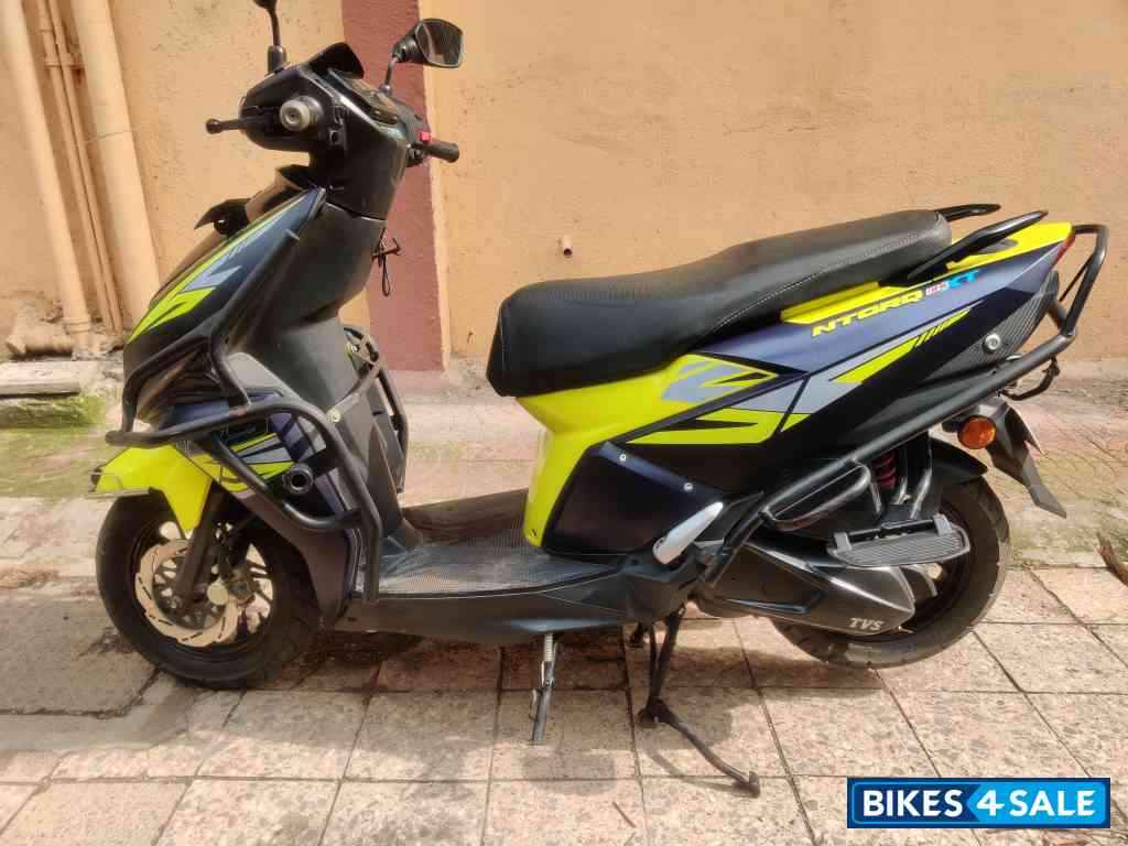 Neon / Navy Blue TVS NTORQ 125 XT