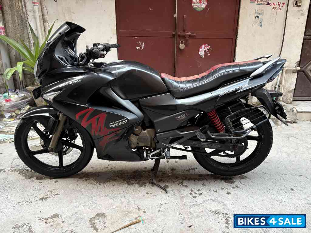 Black Hero Karizma ZMR