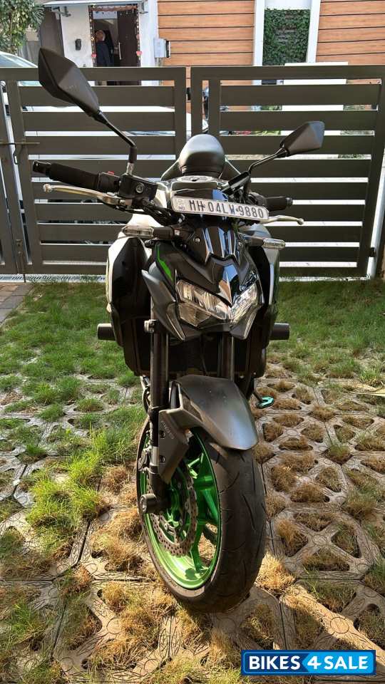 Black Kawasaki Z900 2024