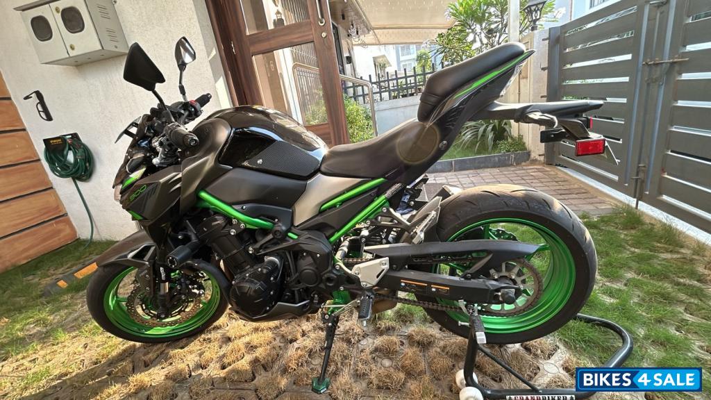 Black Kawasaki Z900 2024