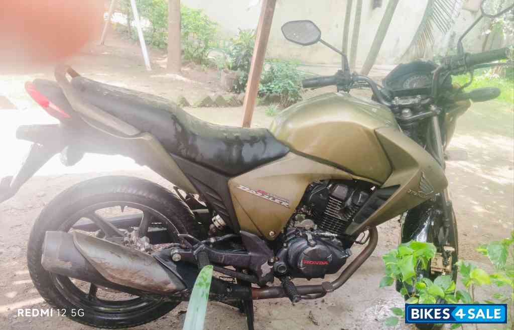 Metallic Gold Honda Unicorn Dazzler