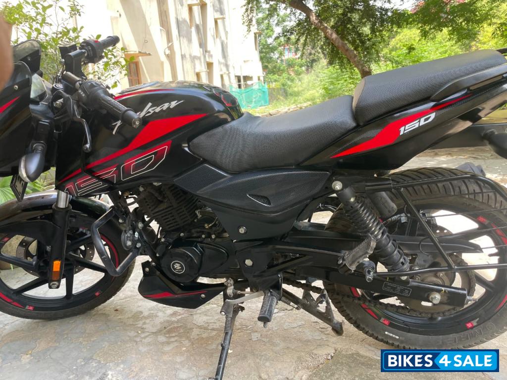 Black Bajaj Pulsar 150 Twin Disc