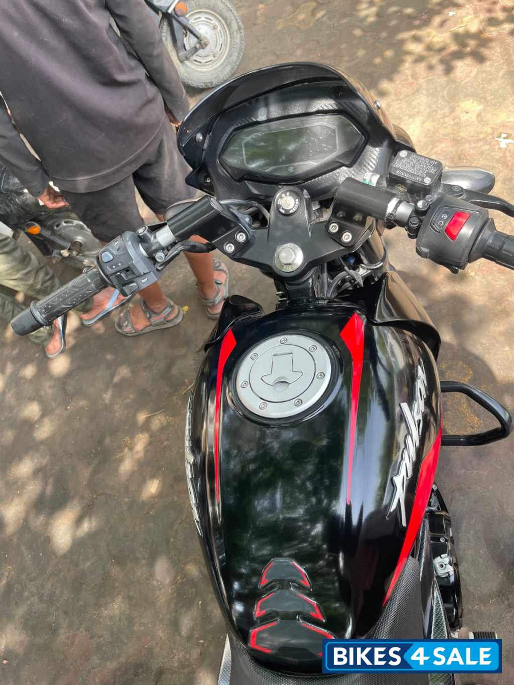 Black Bajaj Pulsar 150 Twin Disc