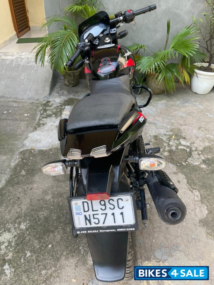Black Bajaj Pulsar 150 Twin Disc