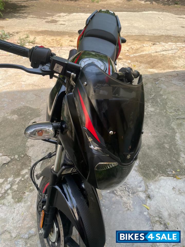 Black Bajaj Pulsar 150 Twin Disc