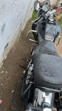 Black Honda Hness CB350 DLX Pro