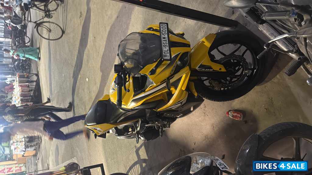 Bajaj Pulsar RS 200