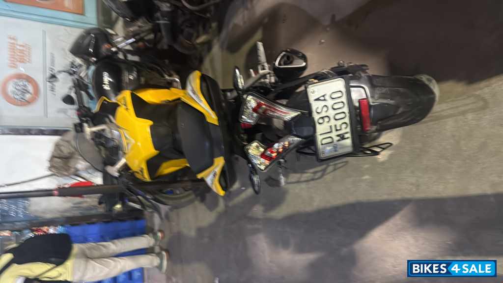 Bajaj Pulsar RS 200