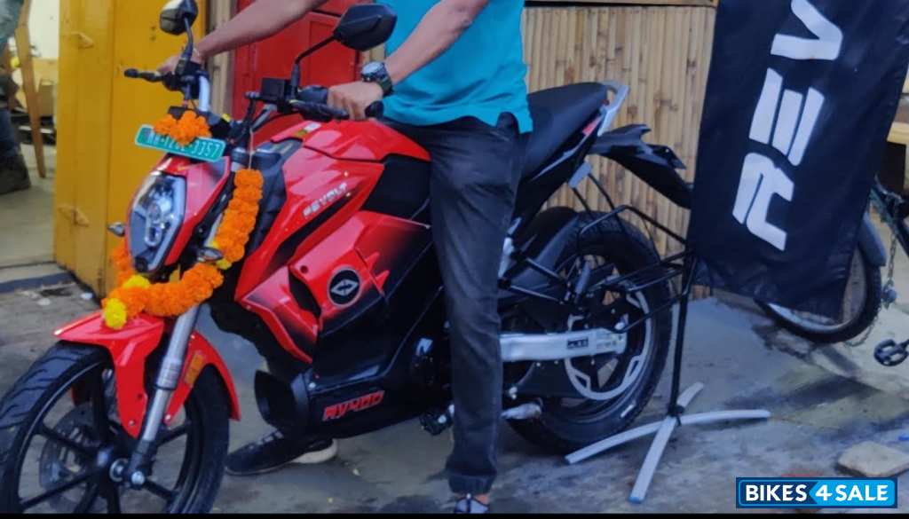 Red Revolt RV400 Eclipse Red