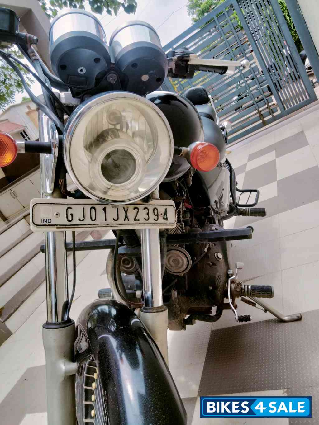 Black Royal Enfield Thunderbird 350