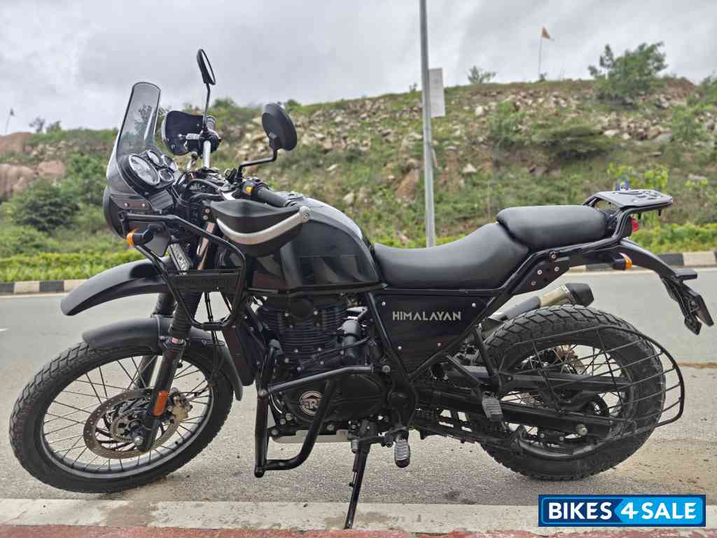 Black Royal Enfield Himalayan BS VI