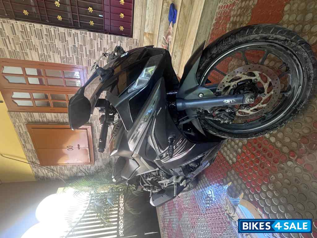 Mat Black Yamaha YZF R15 V3