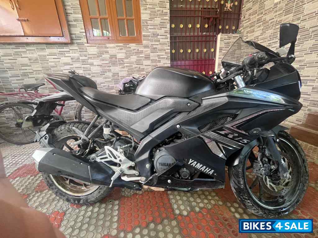 Mat Black Yamaha YZF R15 V3