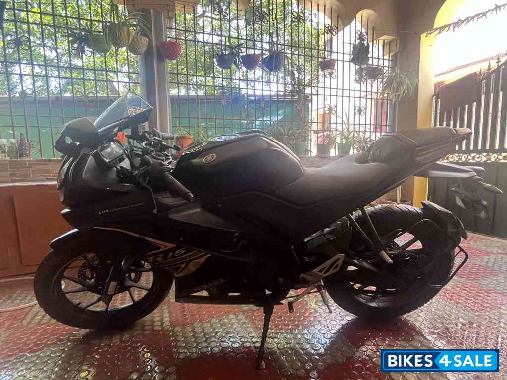 Mat Black Yamaha YZF R15 V3
