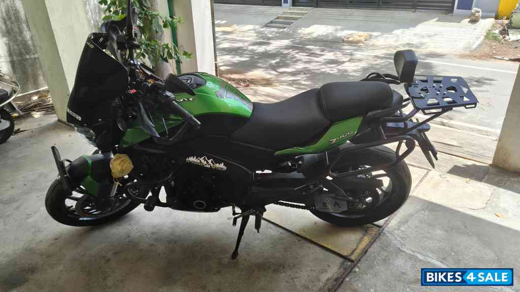 Green Bajaj Dominar 400