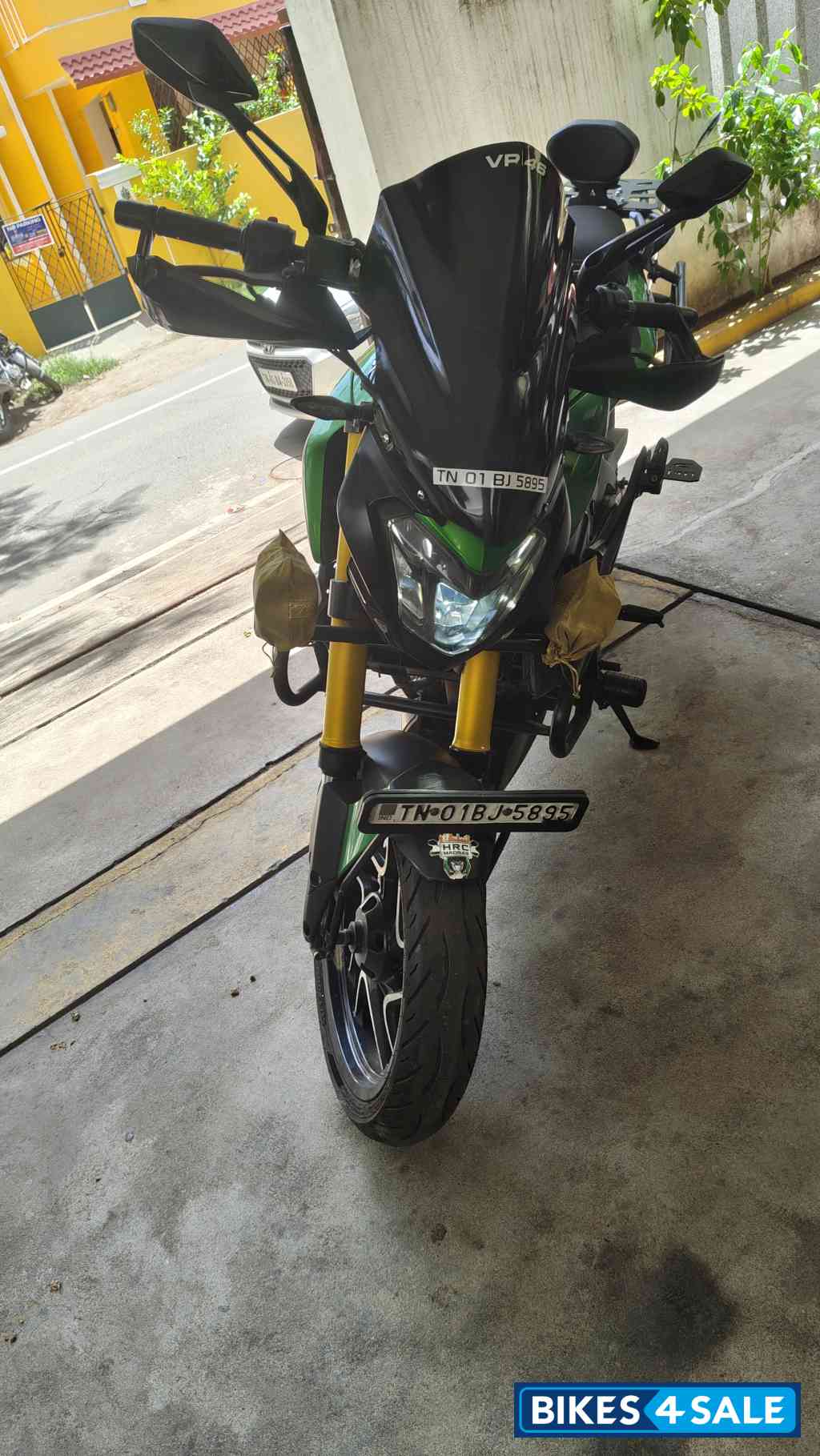 Green Bajaj Dominar 400