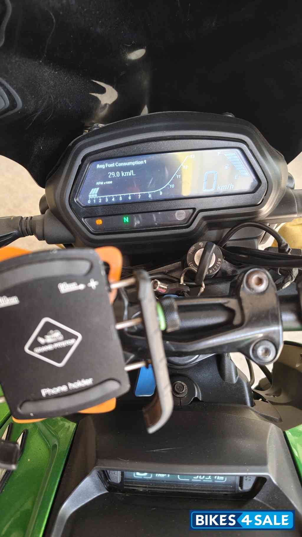 Green Bajaj Dominar 400