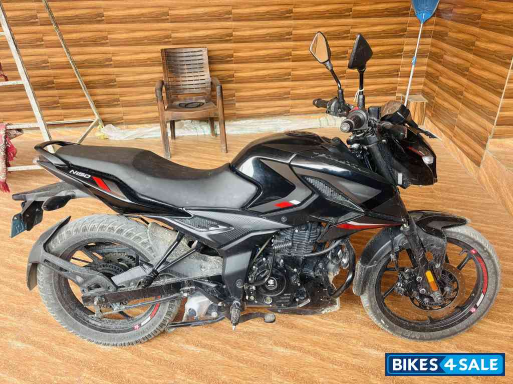 Black Bajaj Pulsar N150