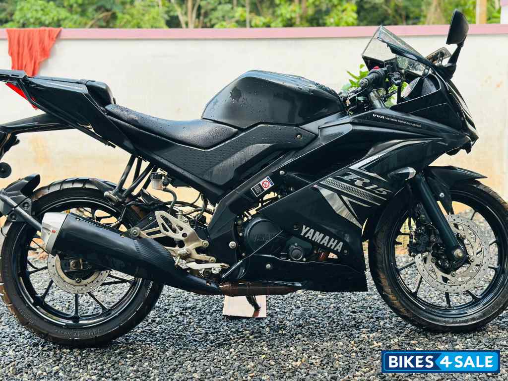 Black Yamaha YZF R15 V3