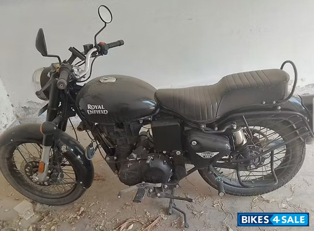 Jet Black Royal Enfield Bullet 350 ES BS6