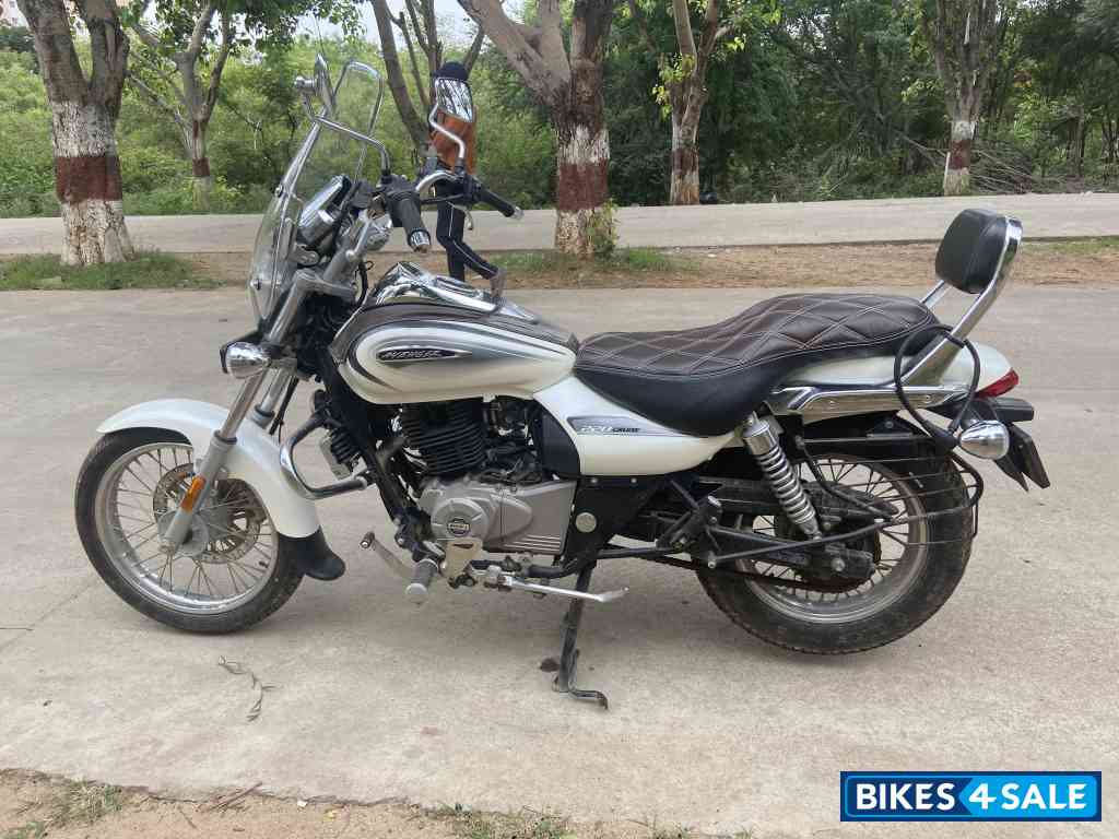 Bajaj Avenger Cruise 220 BS6