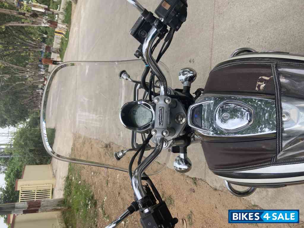 Bajaj Avenger Cruise 220 BS6