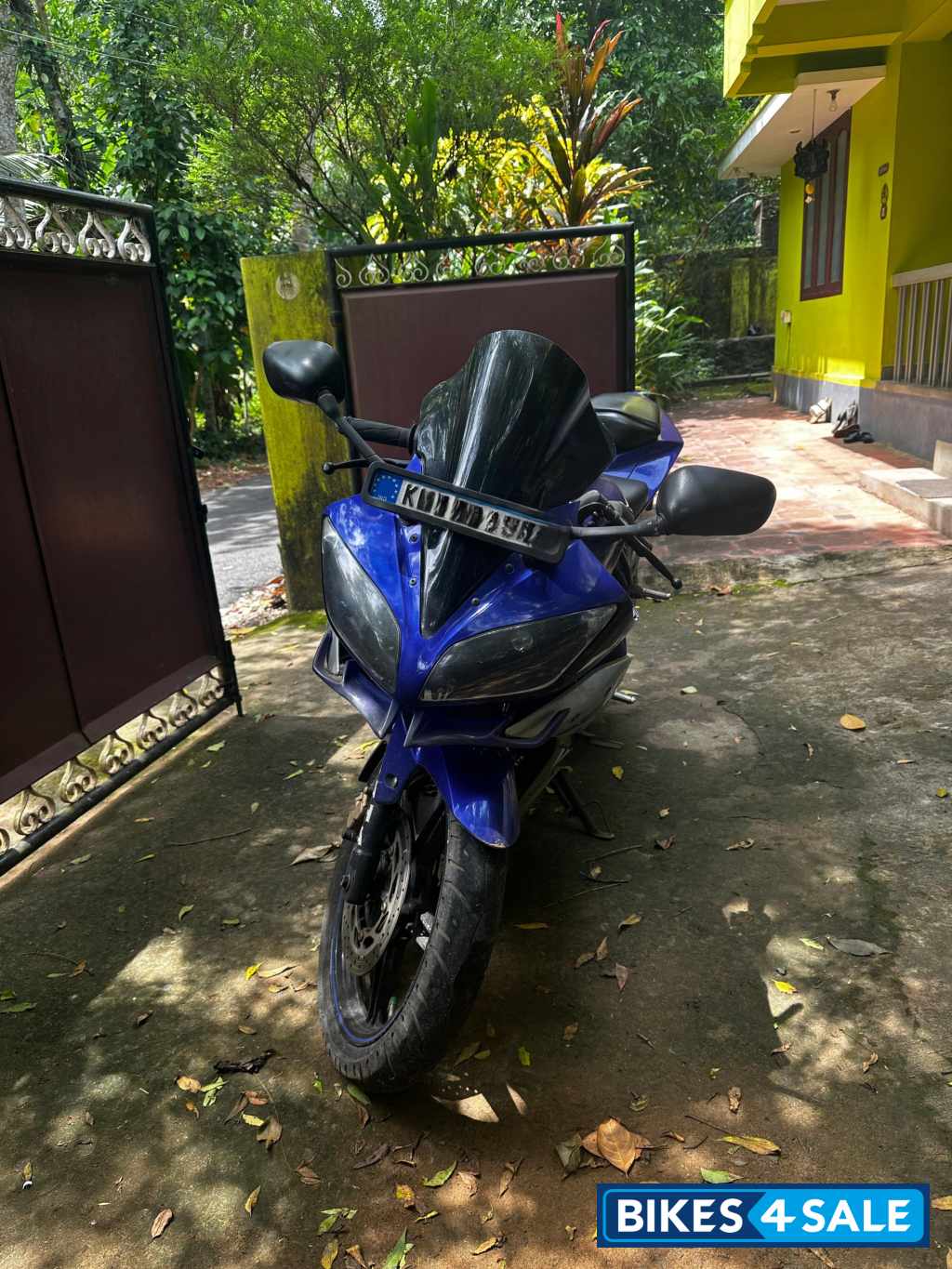 Blue And Silver Yamaha YZF R15 V2