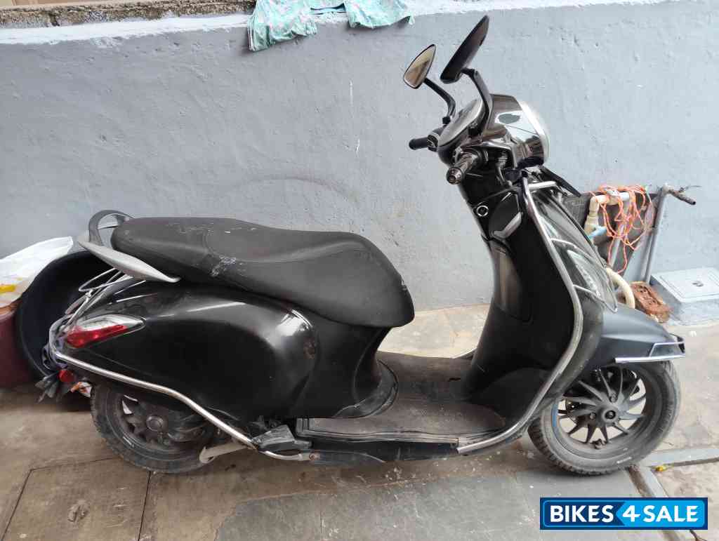 Bajaj Chetak Premium