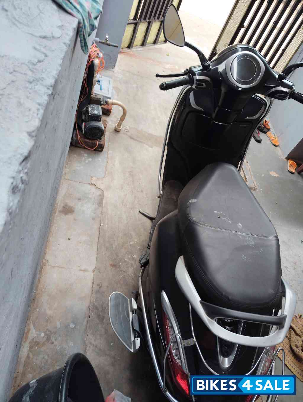 Bajaj Chetak Premium