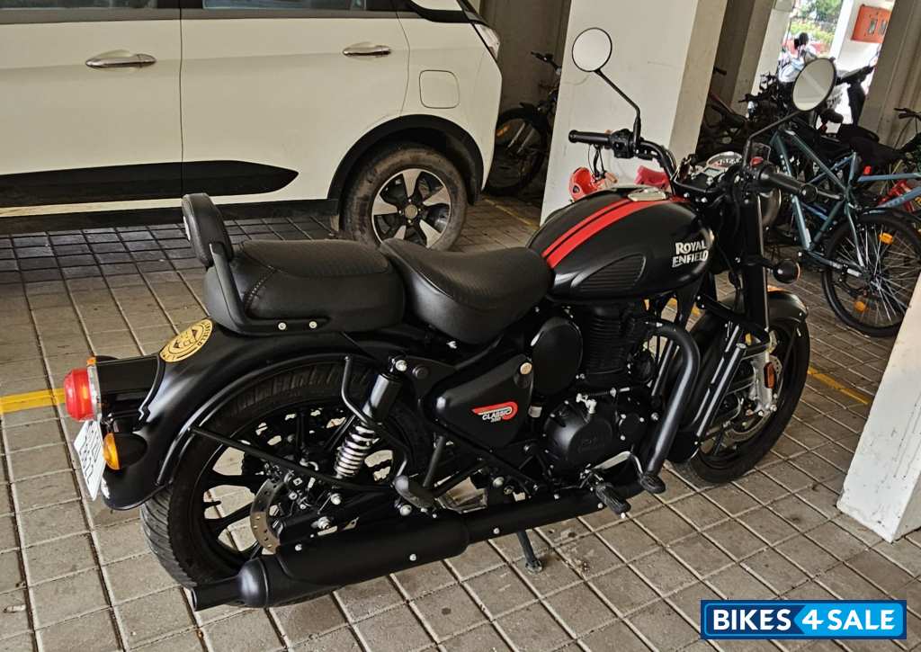 Stealth Black Royal Enfield Classic 350 Dual Channel BS6