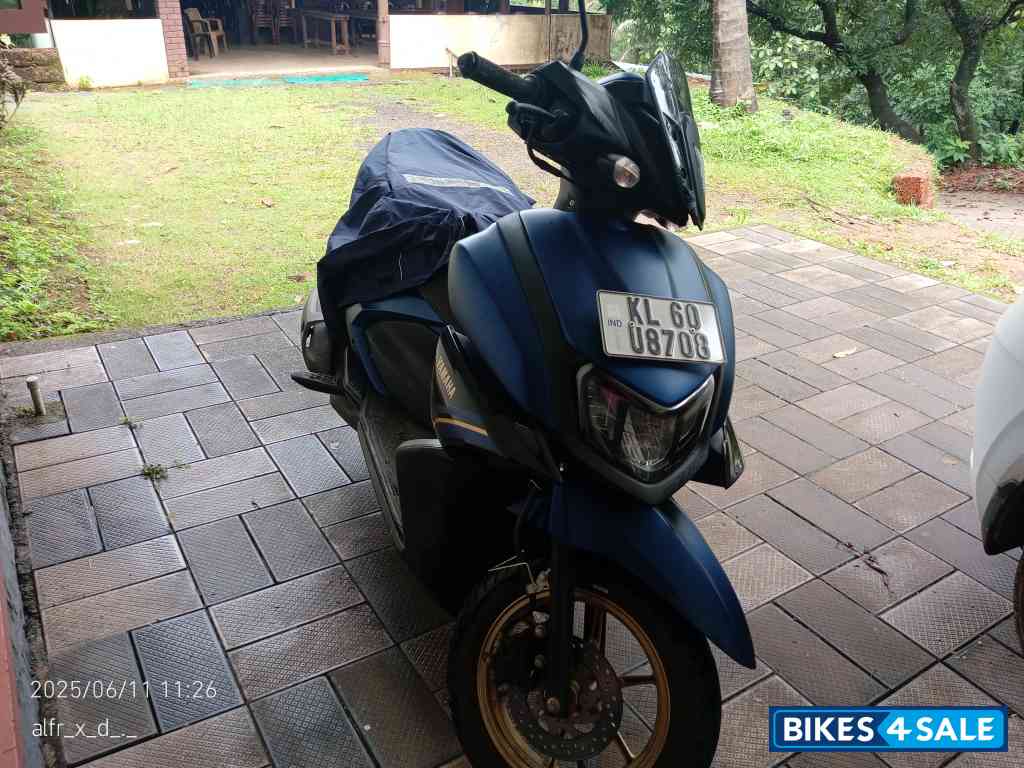 Dark Blue Yamaha Ray ZR 125 Fi Hybrid Disc