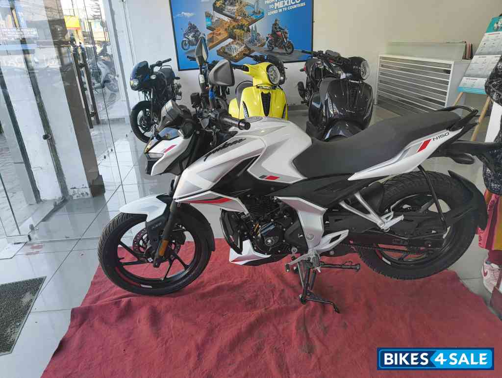 White Bajaj Pulsar N150
