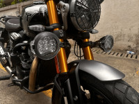 Black Triumph Scrambler 400 X