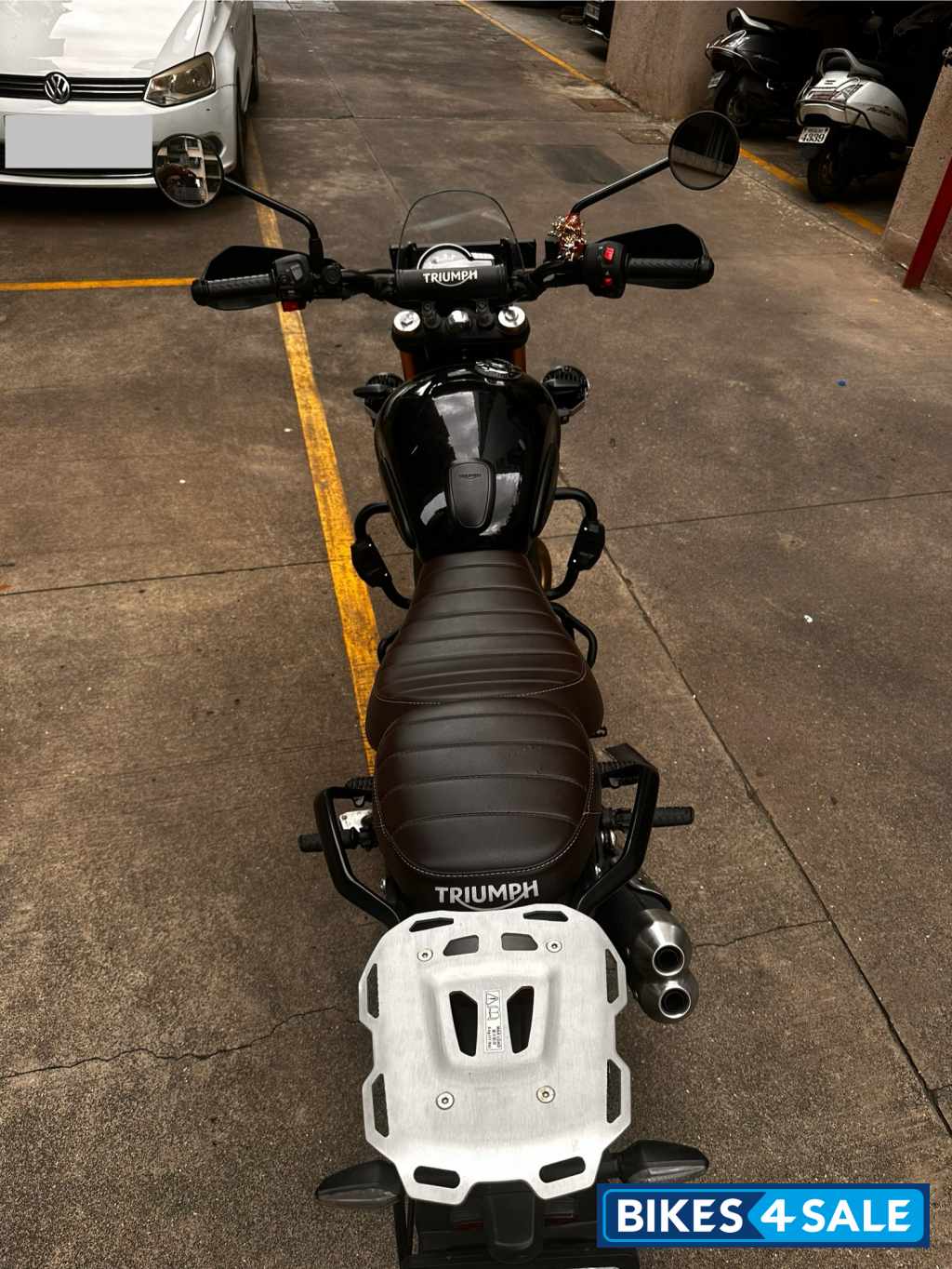 Black Triumph Scrambler 400 X