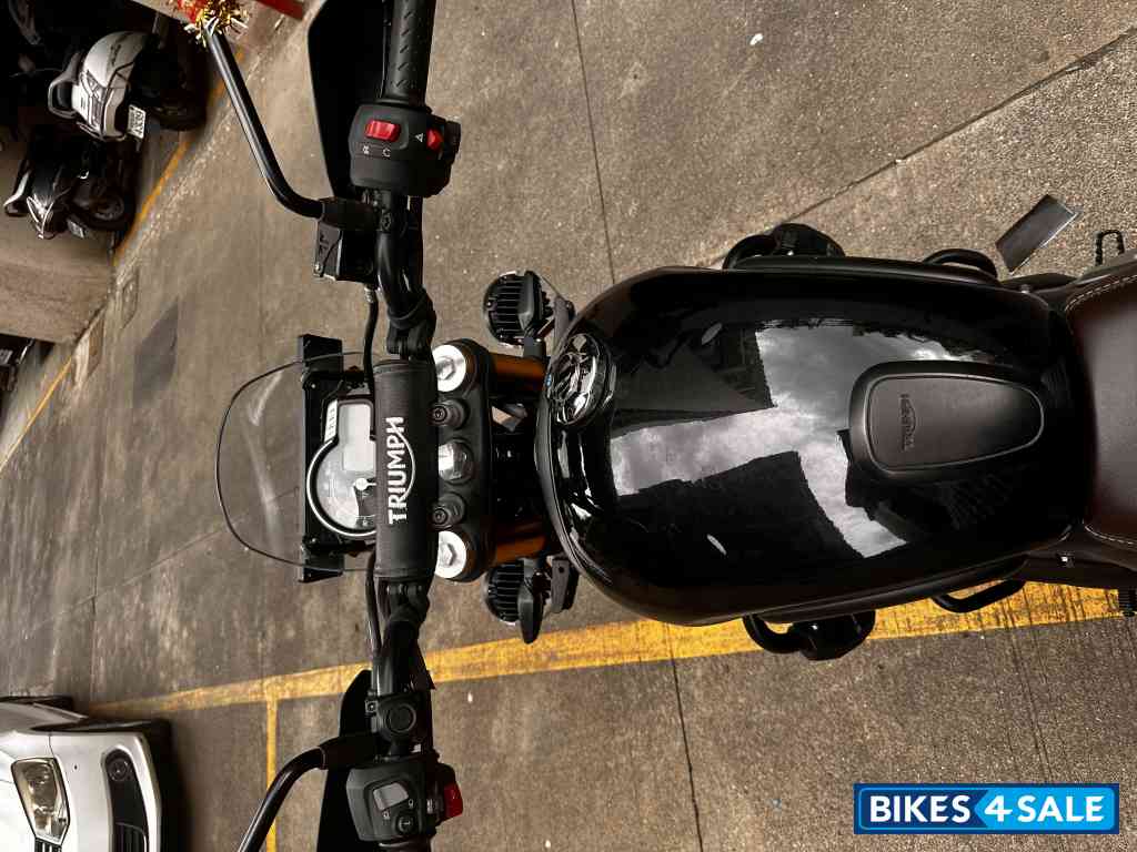 Black Triumph Scrambler 400 X