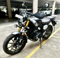 Black Triumph Scrambler 400 X