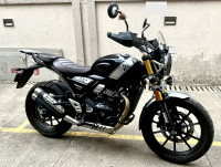 Black Triumph Scrambler 400 X