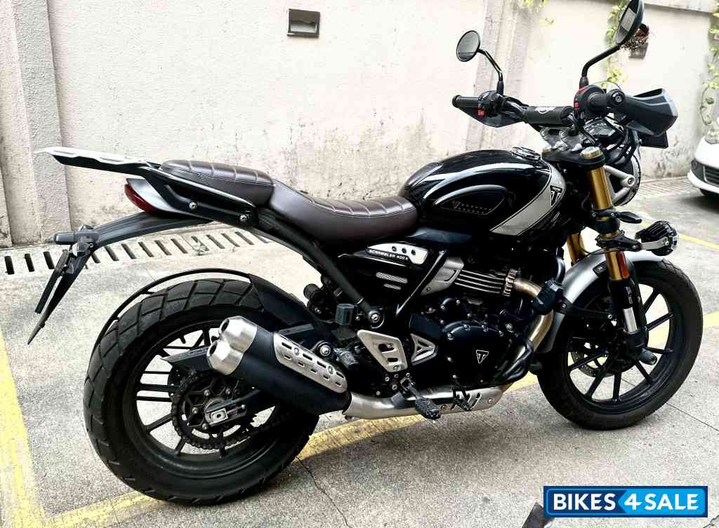 Black Triumph Scrambler 400 X