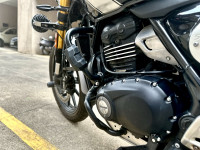 Black Triumph Scrambler 400 X